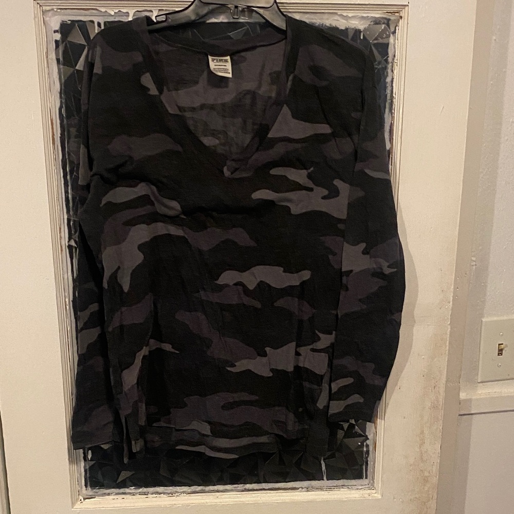 Victoria's Secret Black and Gray Camo Long Sleeve Tee - Picture 1 of 1